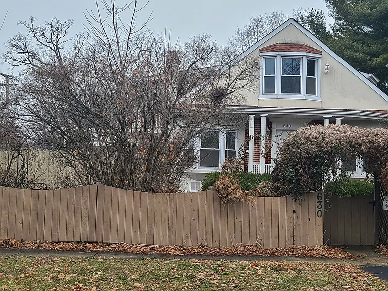630 Whitney Ave — Photo 40