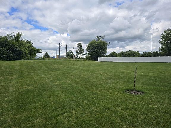 3rd image of 7716 Creek Bnd