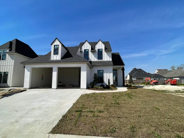 205 Prague Ave, Youngsville, LA 70592