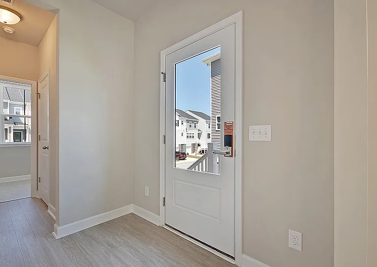 598 McLernon Trce — Photo 9