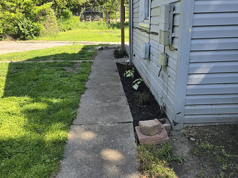 1038 Middle St — Photo 10