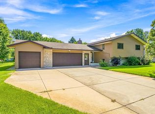1718 Hazelwood Cir, Saint Cloud, MN 56303