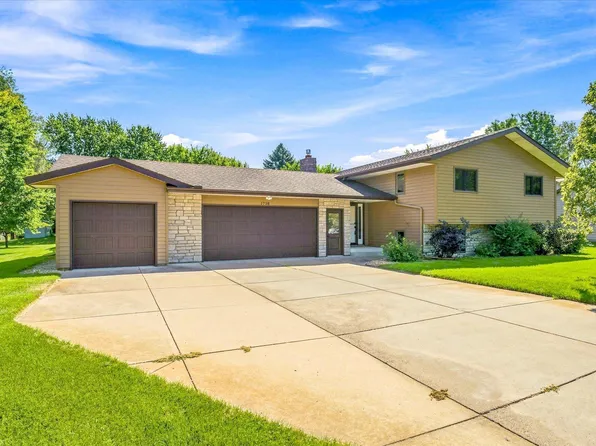 1718 Hazelwood Cir, Saint Cloud, MN 56303