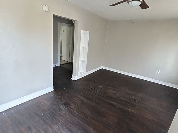 5th image of 3401 S Van Buren St #B