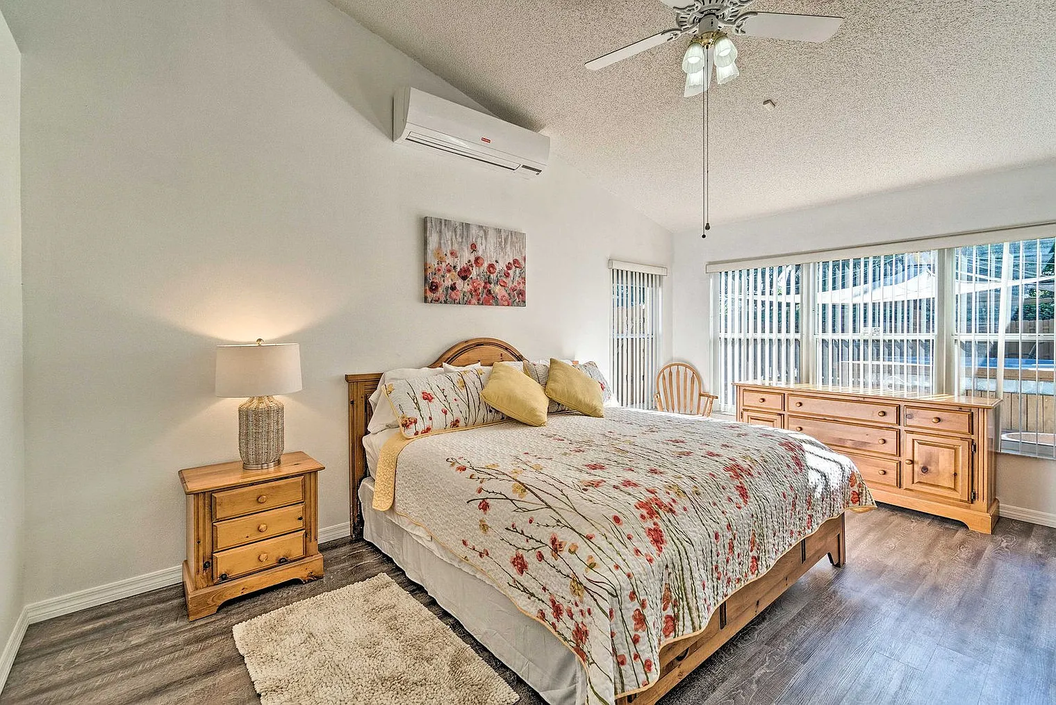 3 bed, 2.0 bath, 1593 sqft, $4,919 — Photo 4