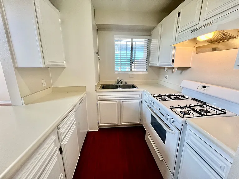 17441 Ryan Ave #B — Photo 6