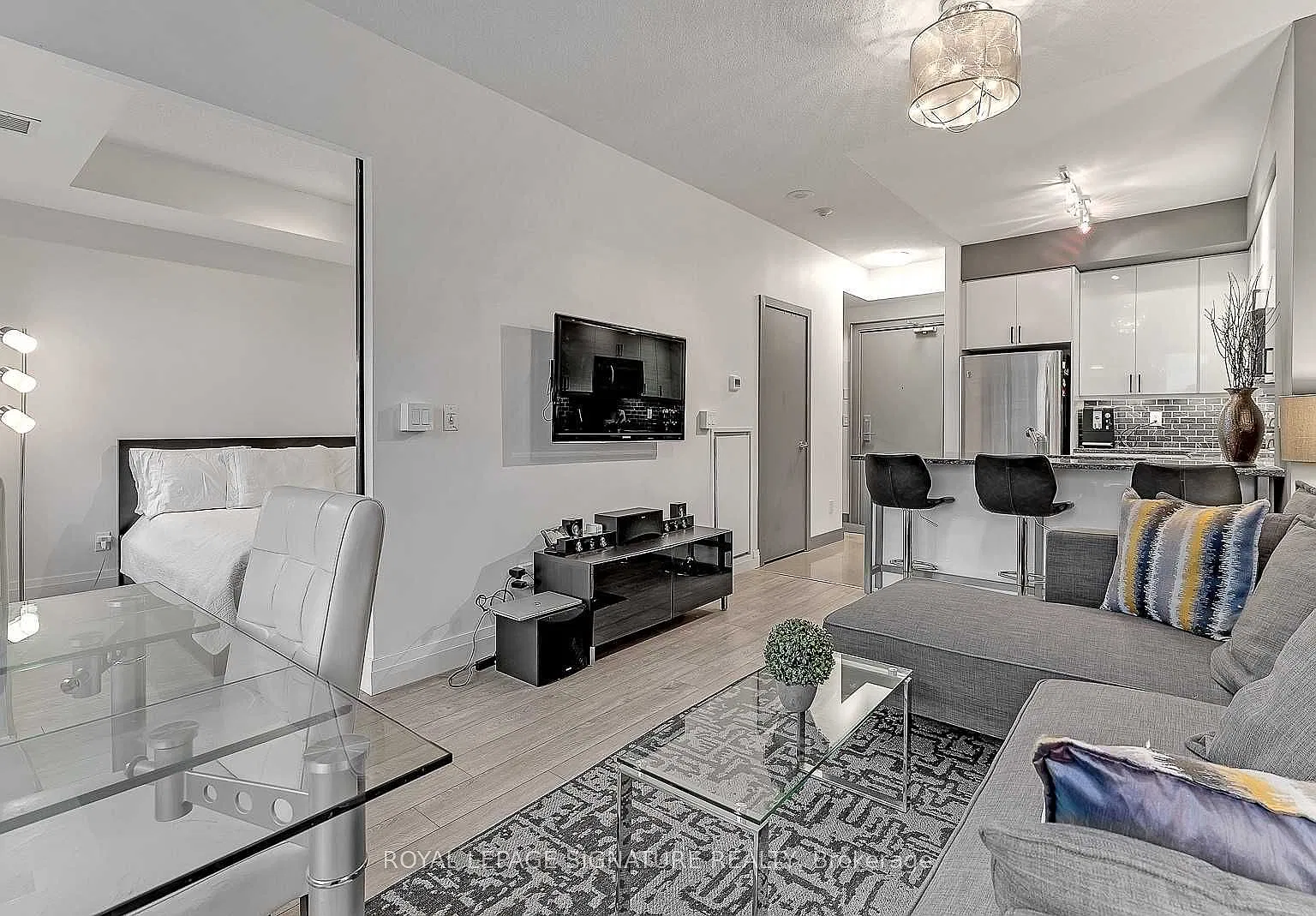 438 King St W — Photo 4