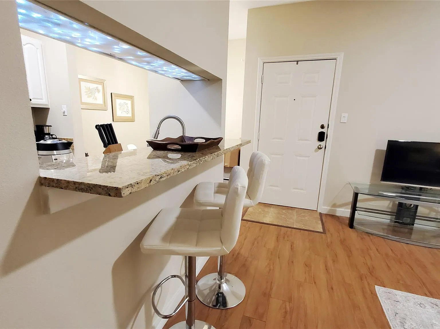 1 bed, 1.0 bath, 657 sqft, $1,100 — Photo 4