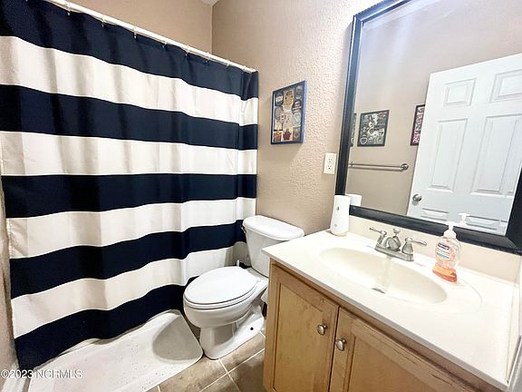 3rd image of 102 Pelican Pointe Dr