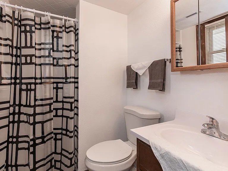 2415 Jebens Ave — Photo 10