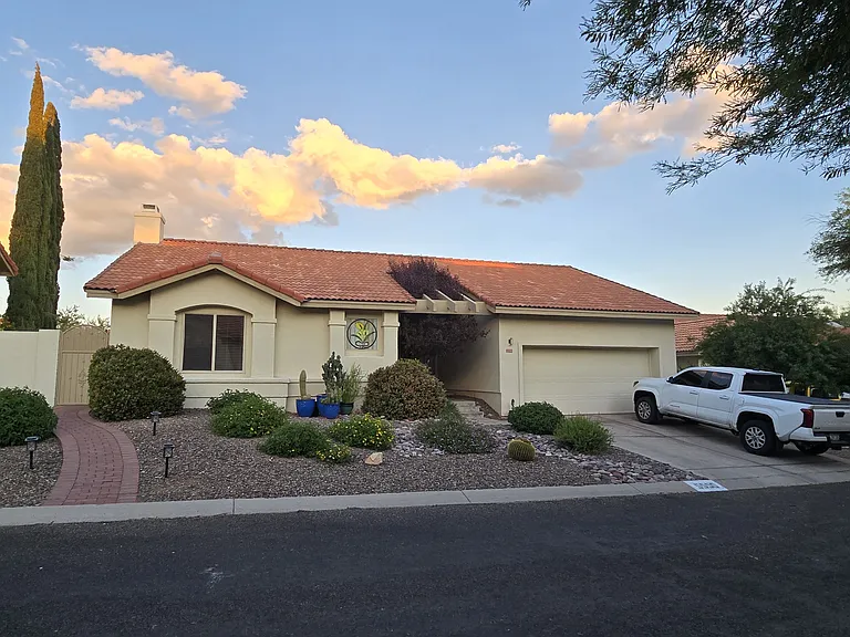 5550 N Waterfield Dr — Photo 2