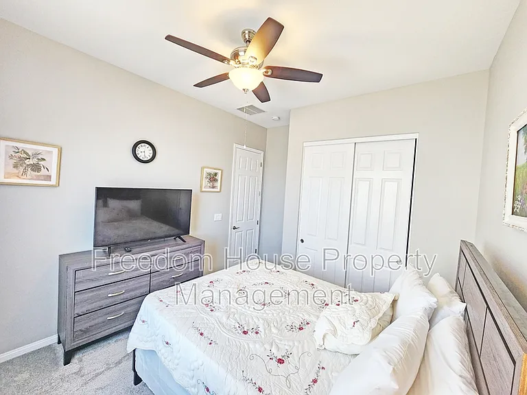 4901 Fairwood Ct — Photo 10