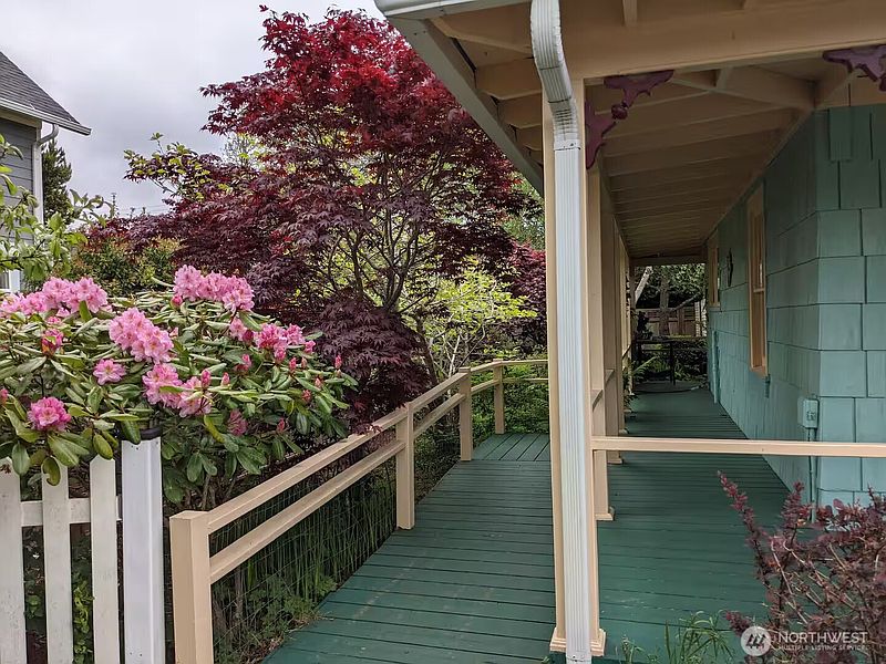 3rd image of 4106 Pacific Way