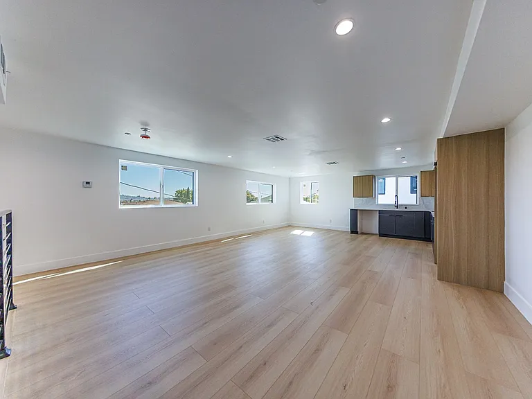 1330 S. Longwood Ave. — Photo 67