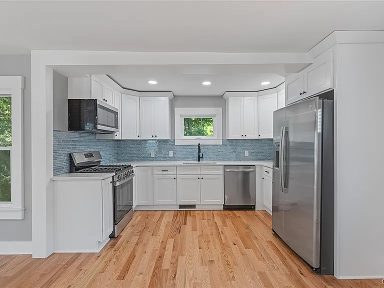 106 Wellington Rd — Photo 10