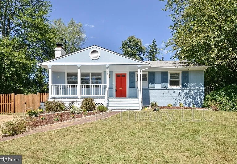 113 Hickory Cir SW — Photo 1