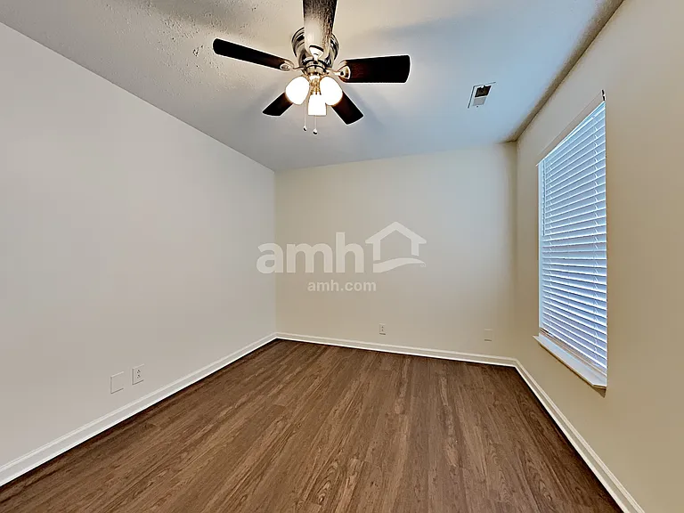 916 Springs Hill Way — Photo 14