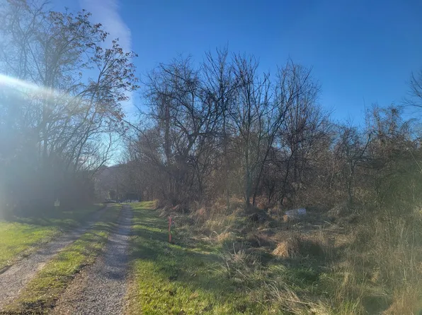 /landing Way, Shinnston, WV 26431