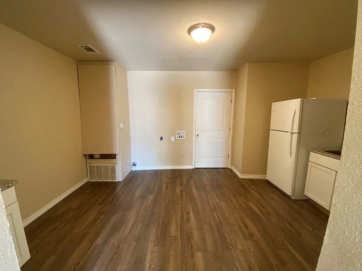 Building Photo - 310 N Pleasant St #3