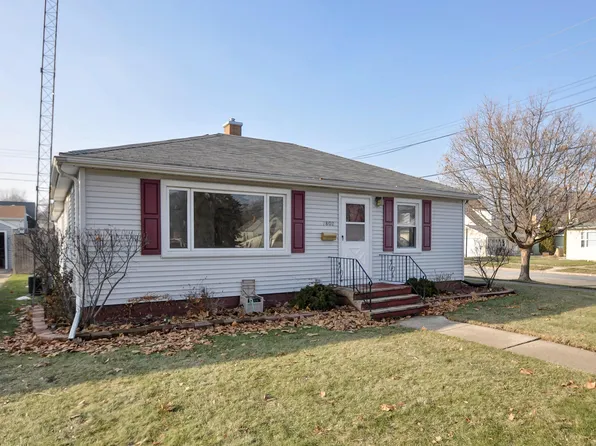 7802 35th Ave, Kenosha, WI 53142