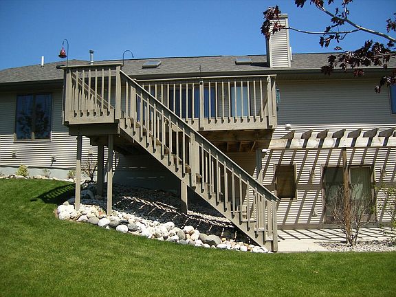 Deck/Walkout Patio Area