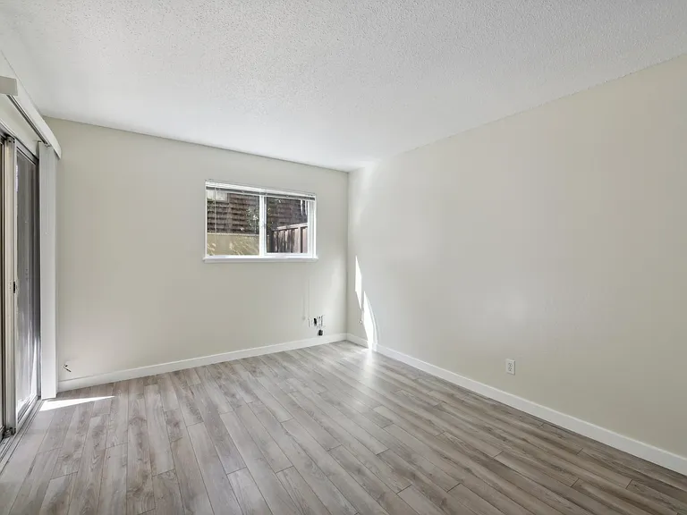 1406 Henry Street — Photo 36