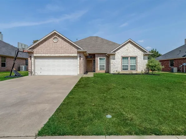 811 Meadow View Dr, Cleburne, TX 76033