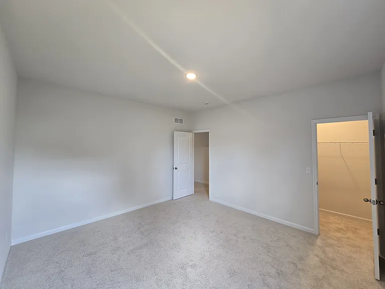 140 Sterling Dr — Photo 18