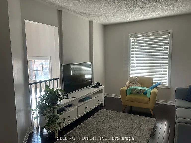 2413 Ravinebrook Cres — Photo 4