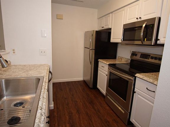 3rd image of 111 Yorktown Dr