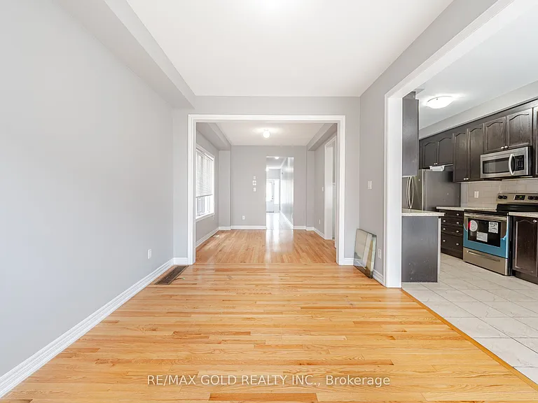 67 Yardley Cres — Photo 20