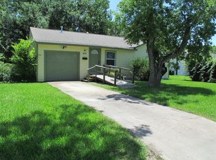 6813 E Bayou Dr, Hitchcock, TX 77563