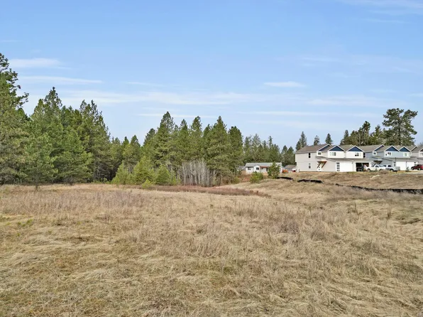 8XX E F St, Deer Park, WA 99006