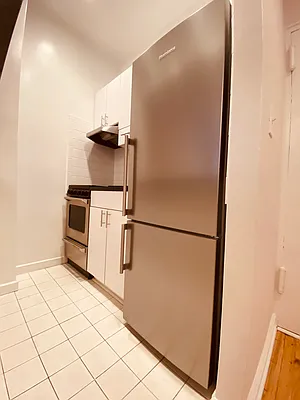 Rented by Metropolis Real Estate of Manhattan | media 10