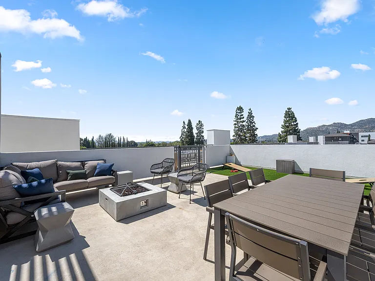 10247 Variel Ave — Photo 36