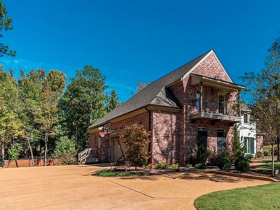 3rd image of 110 Belmont Dr