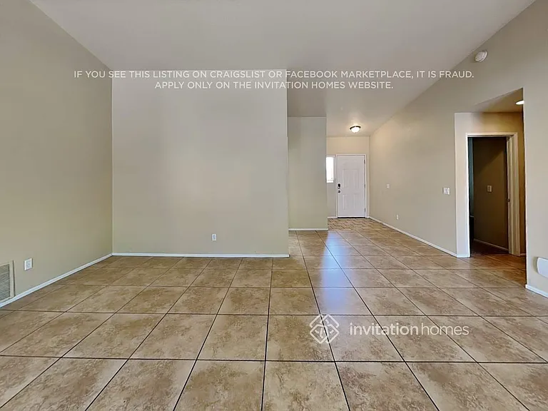 2628 N Maple Ave — Photo 4