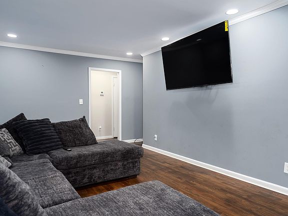 5th image of 1637 Brewster Rd