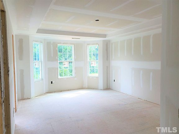 5th image of 382 Farmall Dr