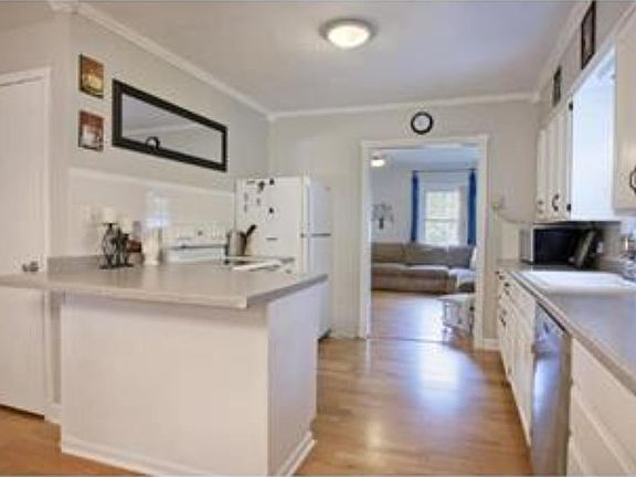 5th image of 1524 10th Ave S