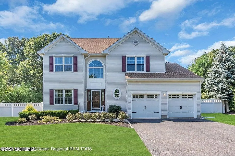 4 bed, 2.5 bath, 2291 sqft, $3,200 — Photo 1