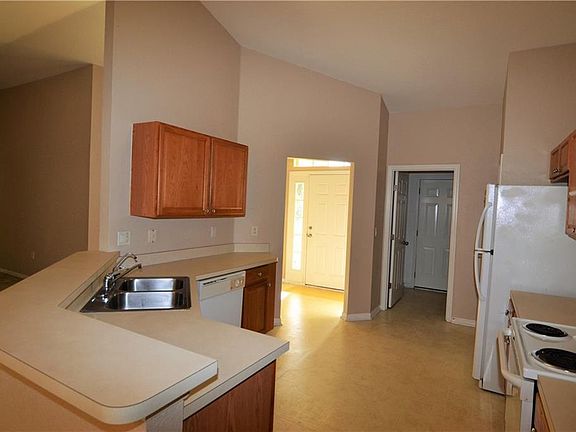 4th image of 3687 N Salford Blvd