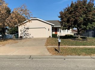 7416 SW 27th St, Topeka, KS 66614