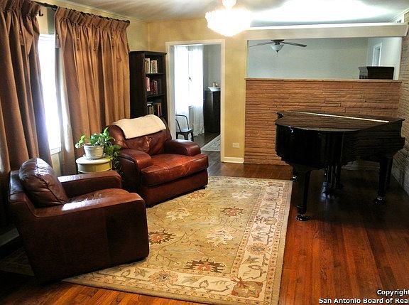 4th image of 113 Harriett Dr