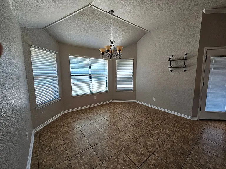 2704 Ancestor Dr — Photo 5