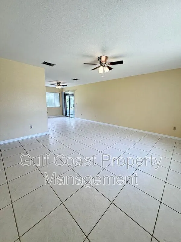 3 bed, 2.0 bath, 1721 sqft, $1,700 — Photo 2