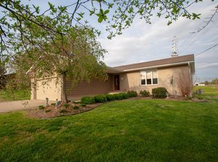 1604 Saunders Ave, Clay City, IL 62821