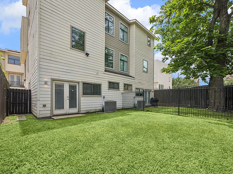 2309 McIlhenny St — Photo 5