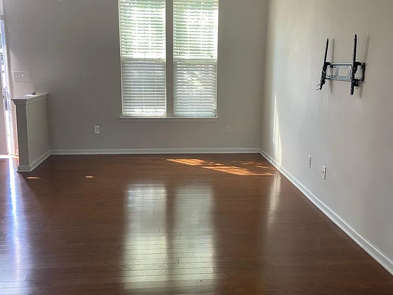 2432 Mariners Cove Ln — Photo 3