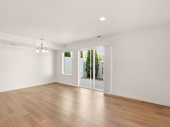 5th image of 1420 N Michigan Ln #1